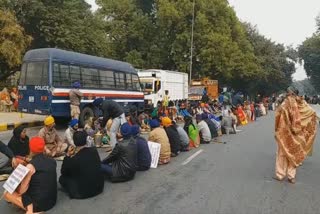 langar sewa in Delhi, protest against pak nankana sahib attack