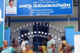 women protested against formation of ward sachivalayam in community hall in eluru