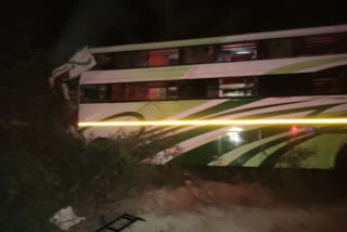 Ap gujarat buses accident  AP Accident  Gujarat pilgrims accident  ബസുകൾ കൂട്ടിയിടിച്ചു  വാഹനാപകടം  ആന്ധ്രപ്രദേശ് ബസ് അപകടം