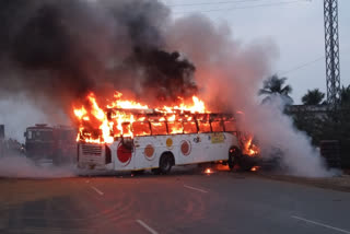 UTTARAKHAND BUS FIRE DUE TO DASH LORRY AT SRIKAKULAM  UTTARAKHAND  private bus were dashed lorry at ranasthalam mandal  ശ്രീകാകുളത്ത് ബസിന് തീപിടിച്ചു