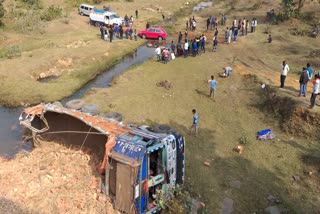 truck collapsed under the bridge