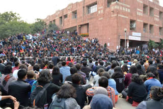 aishe ghosh alleged ABVP to assault in JNU