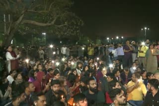 JNU violence in Mumbai too, students protests at gate way of india