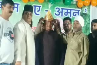 Social institution Paigam-e-Aman greeted Saryu Rai with a gold crown in Jamshedpur