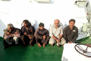 Pak nationals arrested  Pak nationals  Pak nationals held with drugs  Gujarat coast  പാക് പൗരന്മാര്‍ പിടിയില്‍  മയക്കുമരുന്ന്  175 കോടി രൂപയുടെ ഹെറോയിന്‍  കച്ച് ജില്ലയിലെ ജഖാവു തീരം