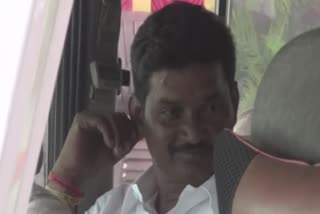 kangayam admk Councilor issue  காங்கேயம் கவுன்சிலரை கடத்த முயன்ற அதிமுகவினர்  The admk member tried to kidnape their own party councilor in kangayam  காங்கேயம் கவுன்சிலர் பிரச்னை  காங்கேயம் அதிமுக கவுன்சிலர் கடத்தல்  திருப்பூர் மாவட்டச் செய்திகள்