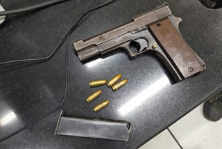 CISF caught a passenger with a pistol and 5 cartridges