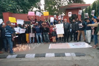 اندور میں جے این یو تشدد کے خلاف احتجاج