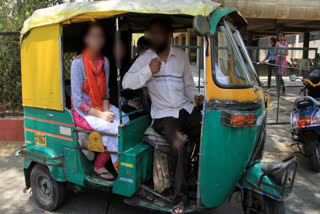 Girls are afraid to sit in auto playing in Ghaziabad