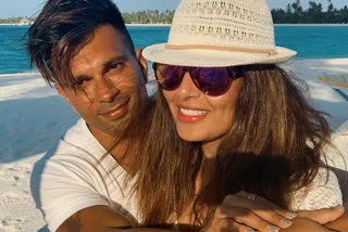 Bipasha Basu Hot Look with karan singh grover