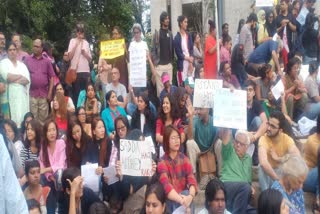 جے این یو تشدد کے خلاف بنگلور میں طلباء کا احتجاج