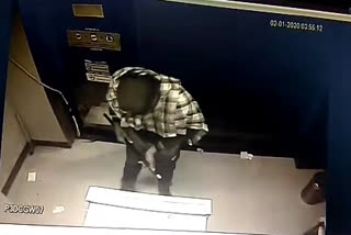 Lakh rupees stolen by breaking ATM in Gwalior