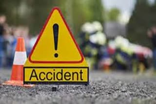 One deid a road accident