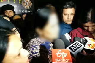 nirbhaya-mother-was-welcomed-after-court-hearing