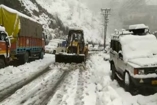 road bloacked in shimla