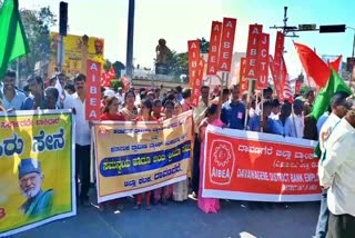 continued-workers-protest-in-davanagere