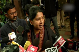 DMK leader Kanimozhi visits JNU, says will fight for students