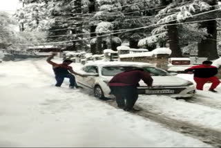 Heavy snowfall in Manali