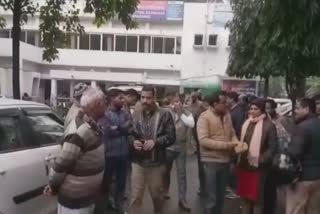 Battle between Inspector and Constable in Ghaziabad