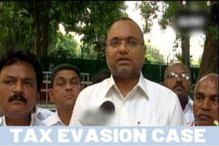 Karti Chidambaram to move Madras HC in tax evasion case