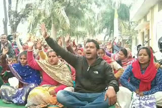 women beneficiaries protests