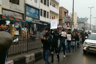 Youth creating  human chain to oppose NRC-CAA and JNU violence in Zafarabad