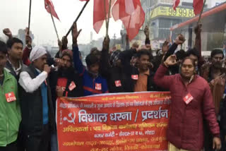 Labor organizations organized procession during Bharat bandh in Noida
