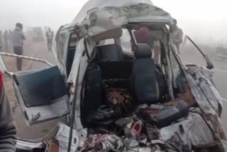 Eight killed in fatal collision between van and bus in Ratangarh