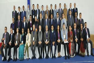 PM meets economists, experts at Niti Aayog