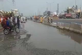 due to water drainage problem in faridabad NH 19 life is affected