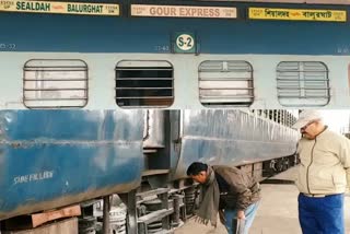 Sealdah Balurghat Gour Express wheel caught fire in pakur