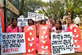 Protest by Asha activists