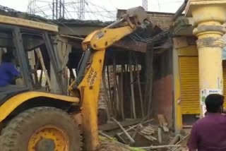 Unauthorized building clearance in basavakalyana,  ಅನಧಿಕೃತವಾಗಿ ನಿರ್ಮಿಸುತ್ತಿದ್ದ ಕಟ್ಟಡ ನೆಲಸಮ