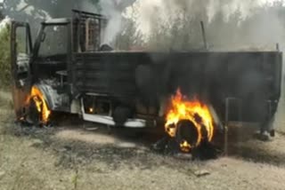 Naxalites set fire to vehicles