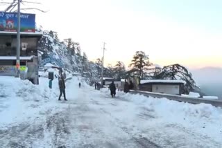 Shadow silence at Lakkad Bazar bus stand due to heavy snowfall