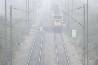 fog affects train movement in delhi NCR