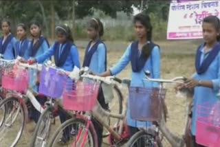 distribution-of-bicycles-from-social-organizations-to-girls-in-naxal-affected-areas-in-gondia