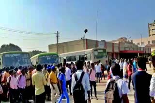 students-protesting-against-bus-stops-in-gadag