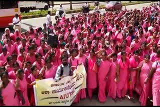 Protest by Asha activists in hassan