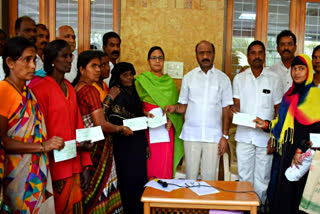 parakala-mla-distributed-kalyana-laxmi-cheques-in-warangal-district