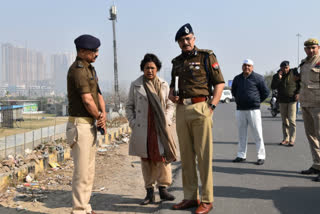 IG and police Commissioner reached Gaurav Chandel house in Gaur City at noida