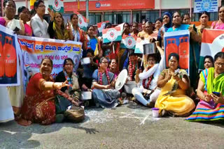 Shimoga District Women's Congress protests