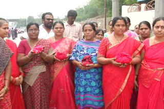 amaravathi women visit durga temple