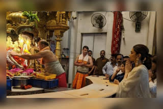 DEEPIKA PADUKONE VISITS SIDDHIVINAYAK TEMPLE