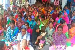 protest in hubli against illegal sale of residences