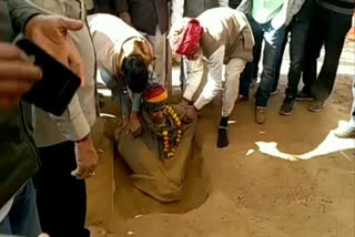 Mahesh Joshi arrived to talk farmers, नींदड़ जमीन समाधि सत्याग्रह स्थगित