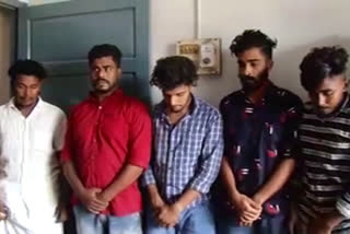 doctors detained  സദാചാര ഗുണ്ടായിസം  കൊളത്തൂര്‍ സംഭവം  എരുമത്തടം ഡോക്‌ടര്‍  kolathur incident