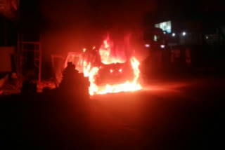 fire  malappuram  car on fire  malappuram accident  accident latest news  ഓടിക്കൊണ്ടിരുന്ന കാർ കത്തി  മലപ്പുറം  മലപ്പുറം ലേറ്റസ്റ്റ് ന്യൂസ്