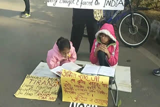 school girls protest against CAA and NRC at Jamia University