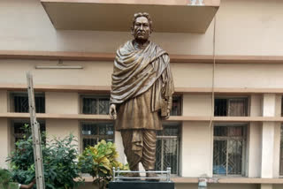 STATUE OF LAKSHMINATH BEZBARUAH IN KOLKATA ASSAM BHAWAN